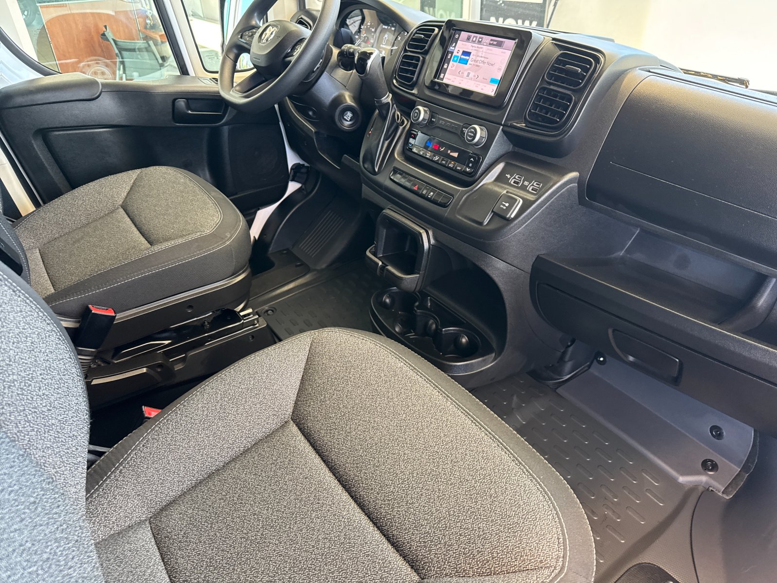 Used 2022 White Ram Base image 16