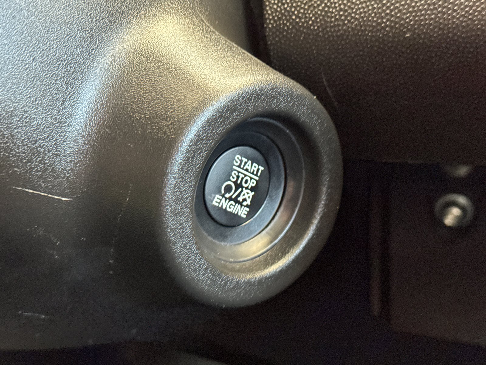 Used 2022 White Ram Base image 22