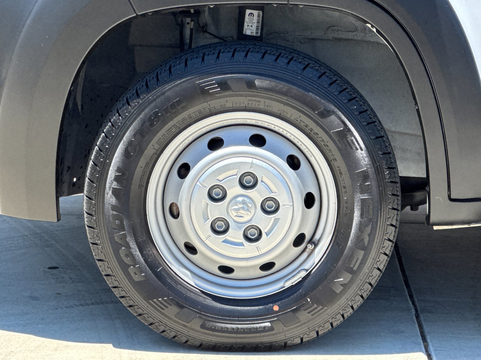 Used 2022 White Ram Base image 25