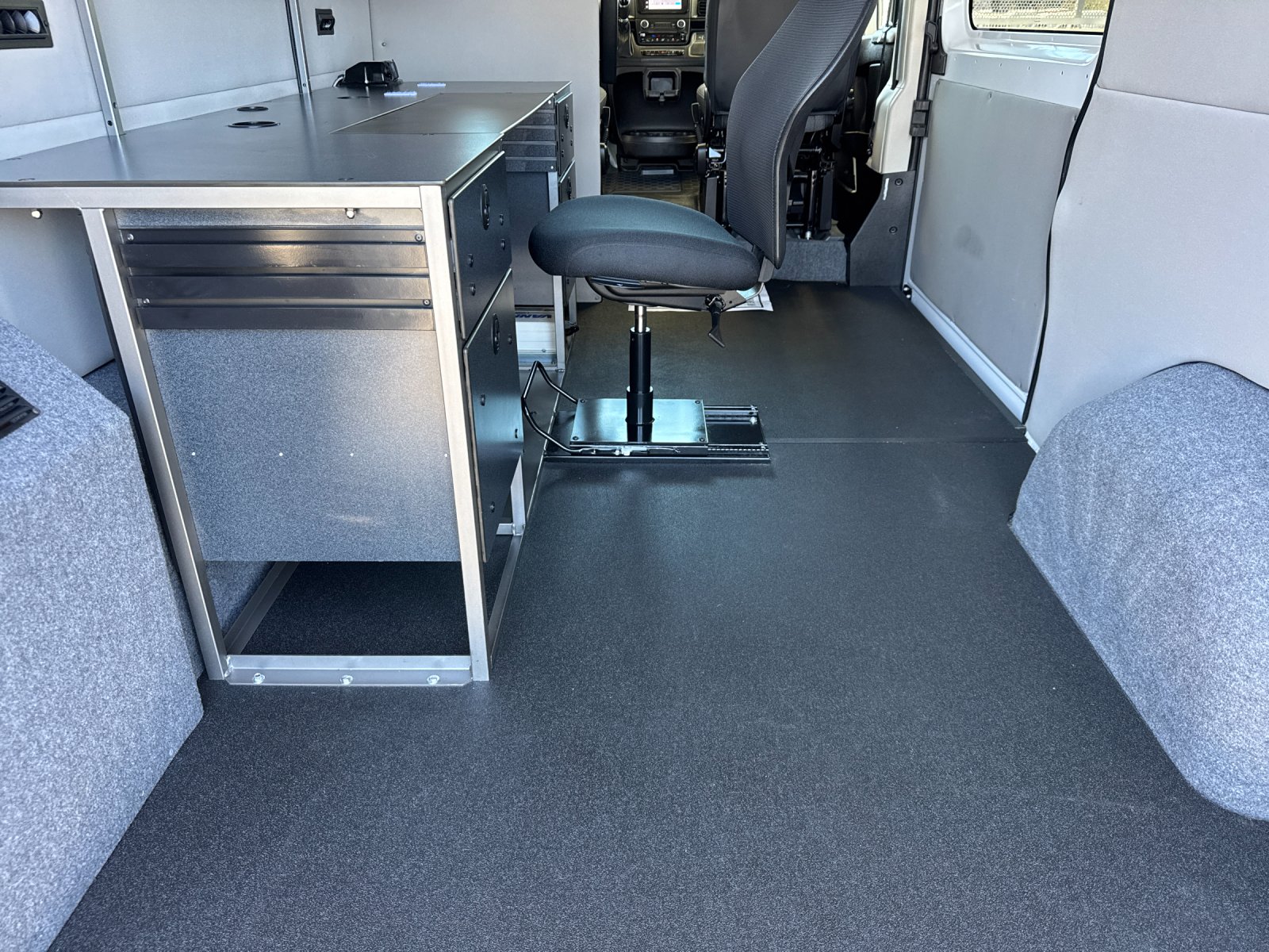 Used 2022 White Ram Base image 15