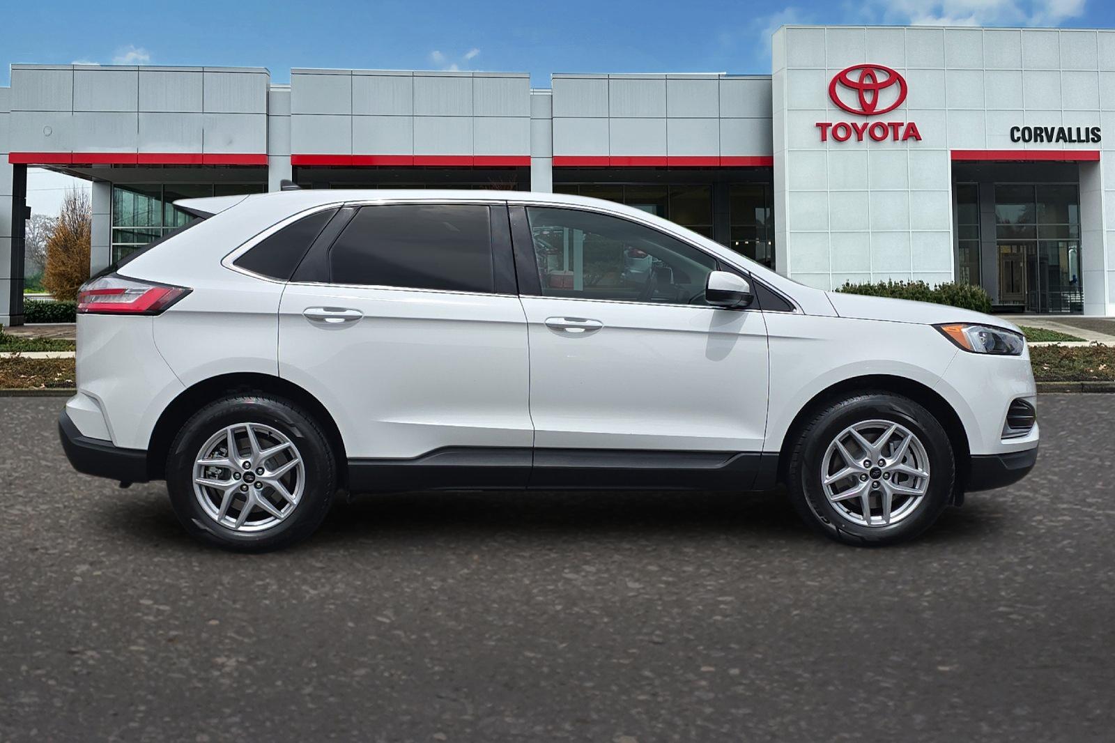 Used 2024 White Ford SEL image 3