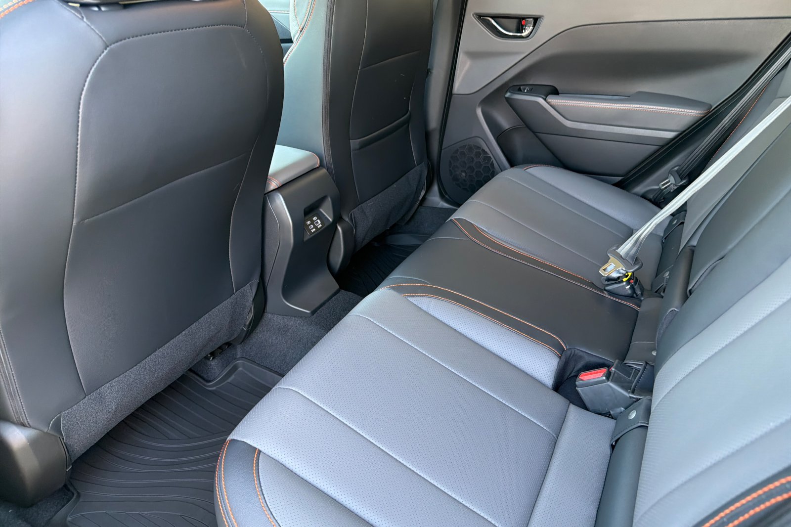 New 2026 CITRON YELLOW PEARL Subaru Limited Hybrid image 12