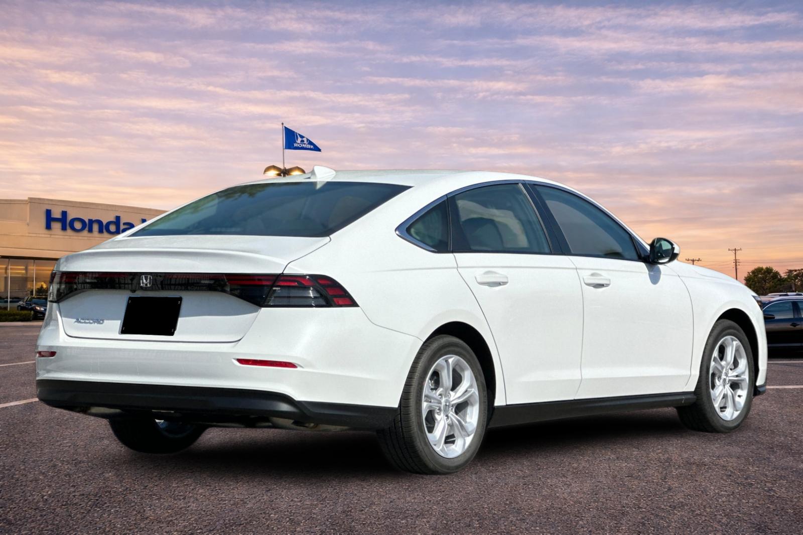 New 2026 Platinum White Pearl Honda LX image 4