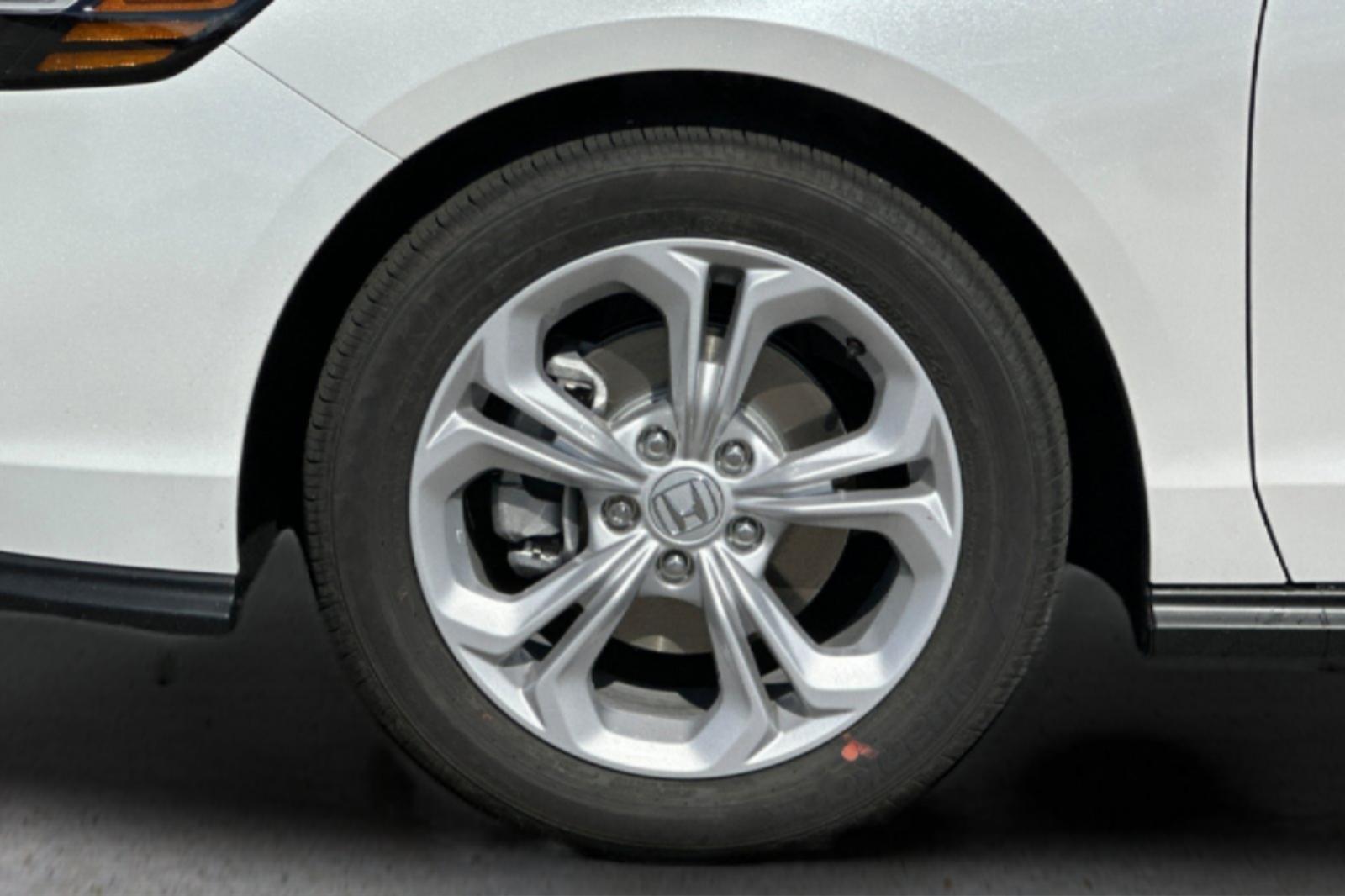 New 2026 Platinum White Pearl Honda LX image 32