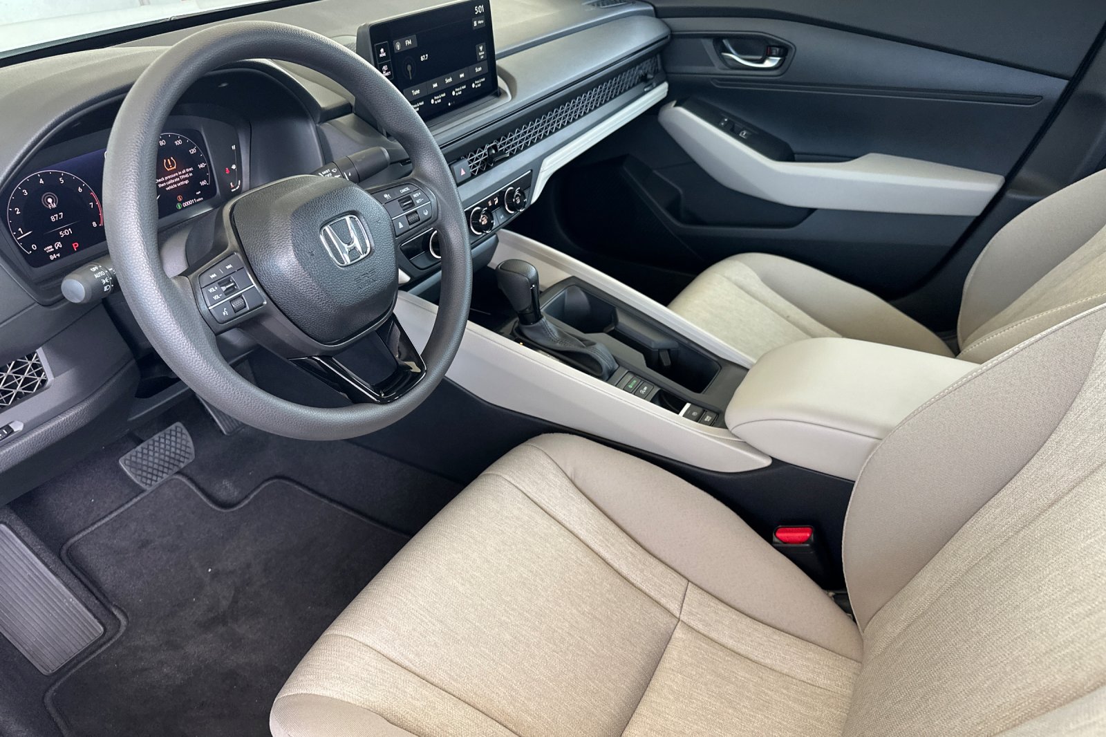 New 2026 Platinum White Pearl Honda LX image 10