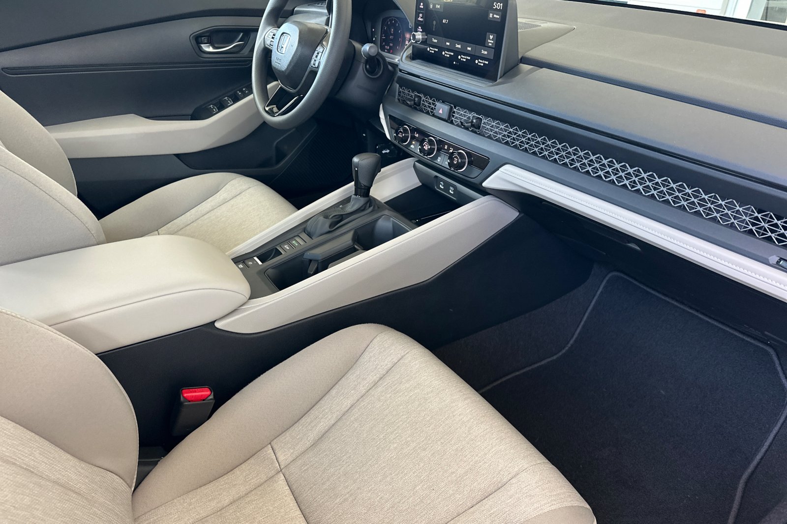 New 2026 Platinum White Pearl Honda LX image 17