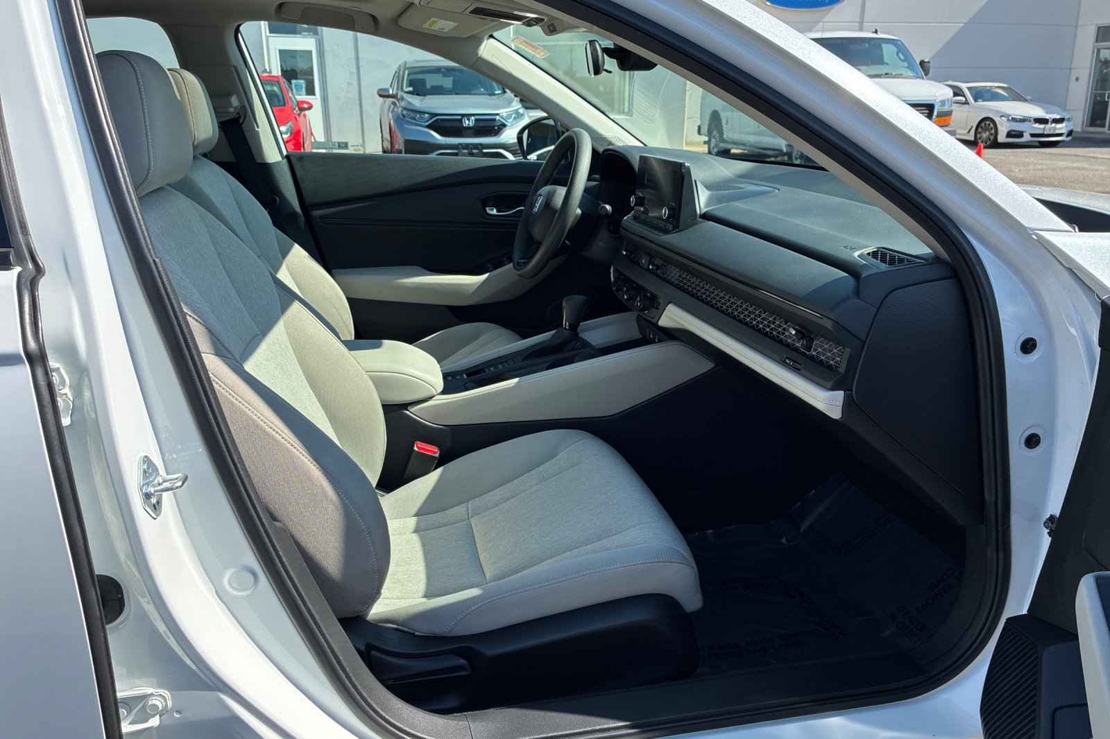 Used 2025 White Honda SE image 20