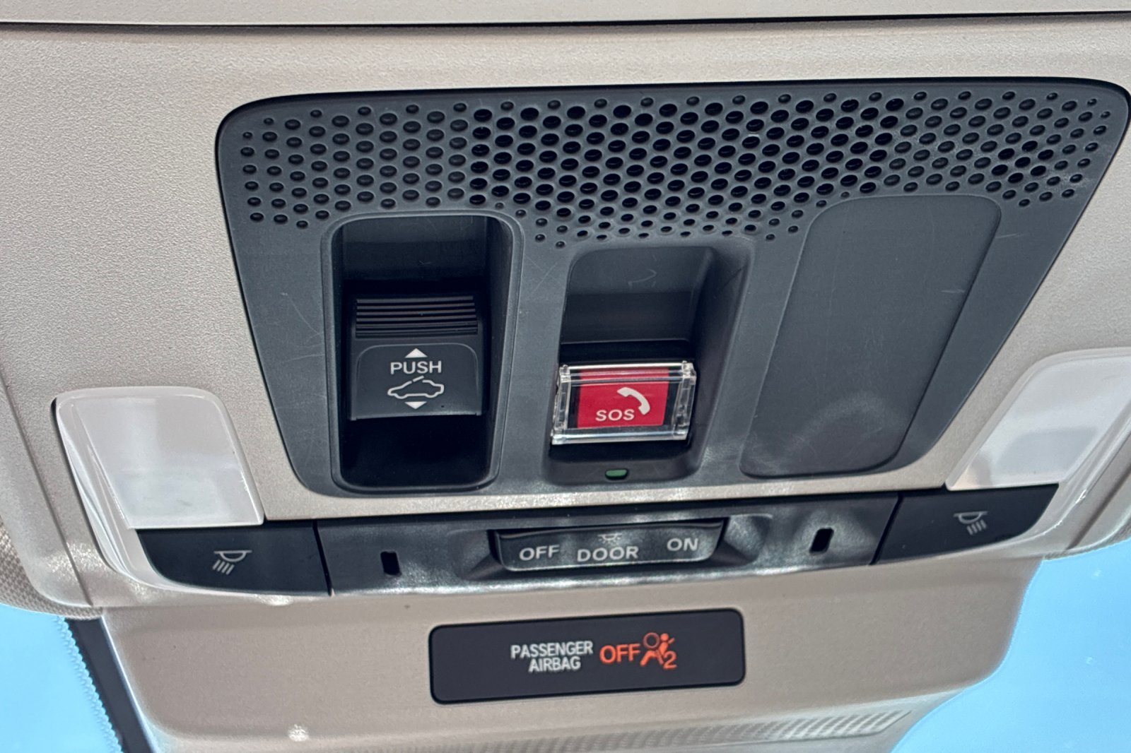 Used 2025 White Honda SE image 34
