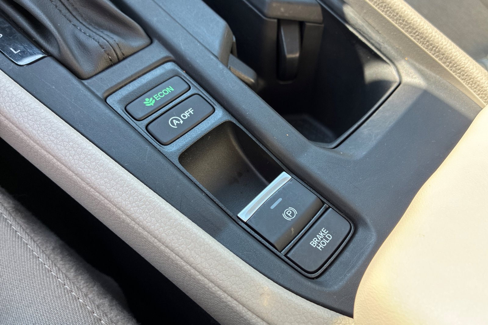 Used 2025 White Honda SE image 37