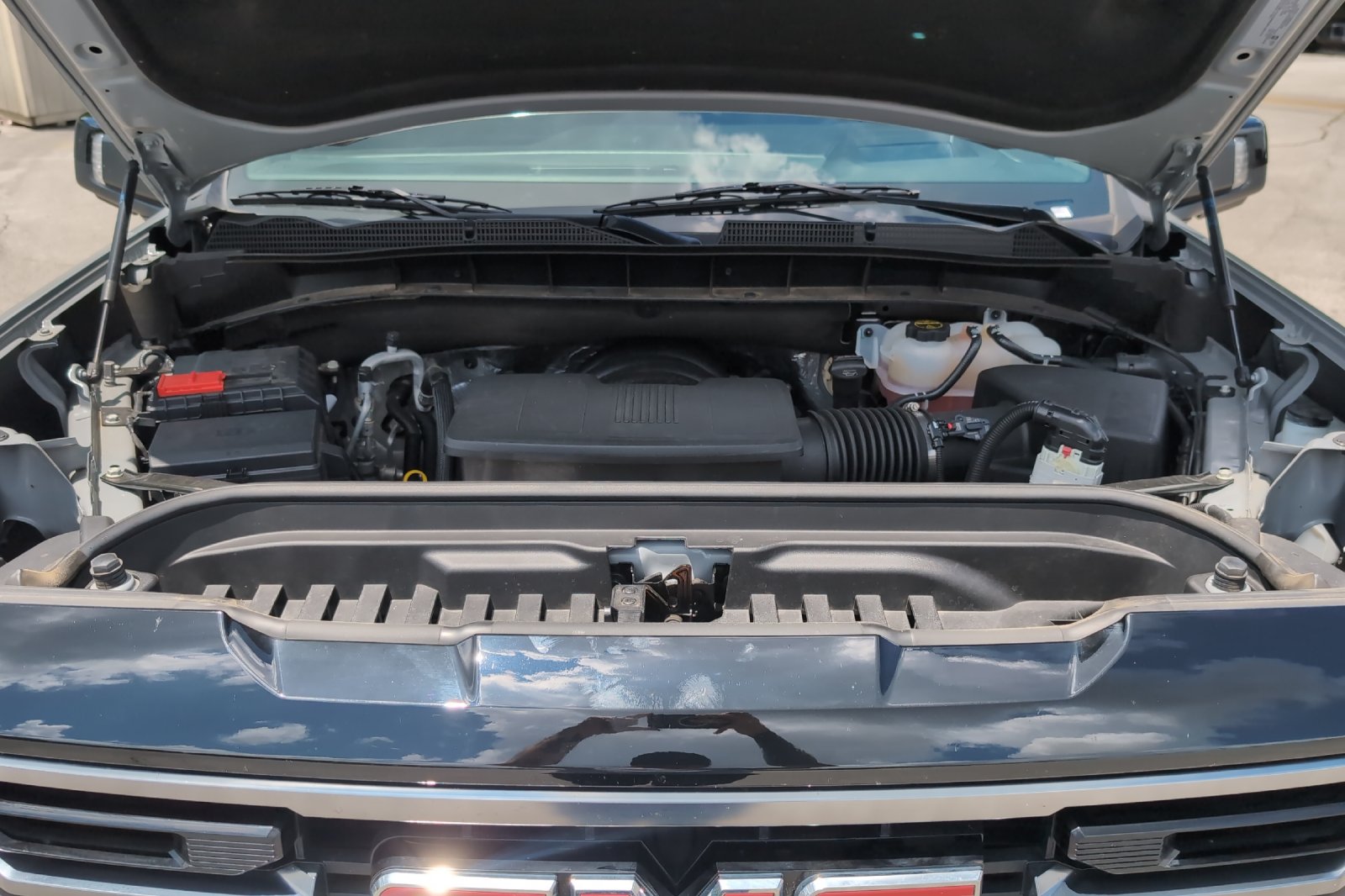 Used 2025 Gray GMC AT4 image 29