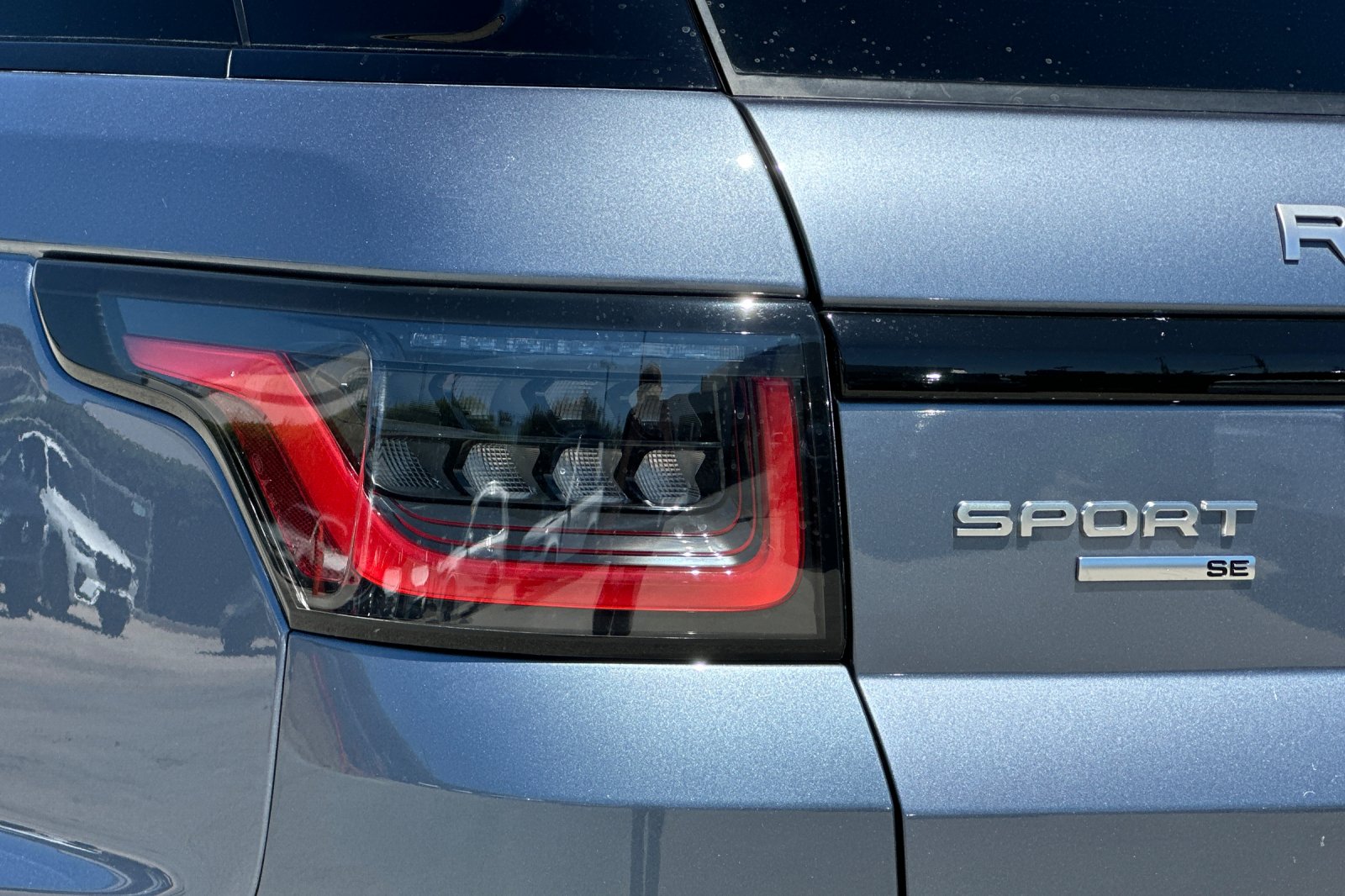 Used 2018  Land Rover SE image 36