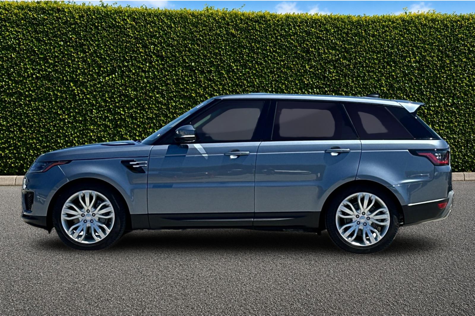 Used 2018  Land Rover SE image 7
