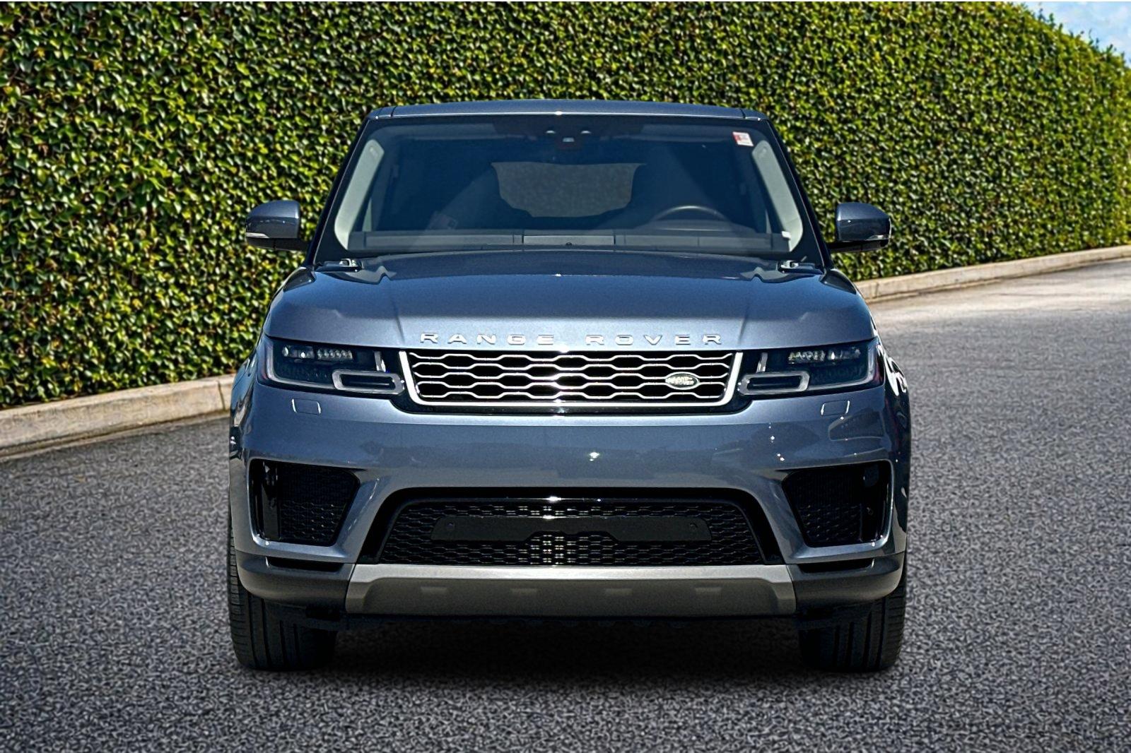 Used 2018  Land Rover SE image 9