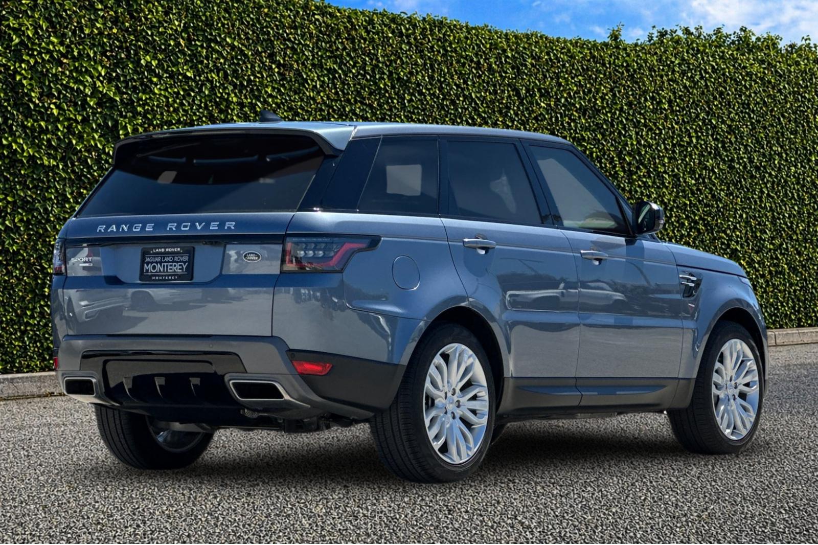 Used 2018  Land Rover SE image 4