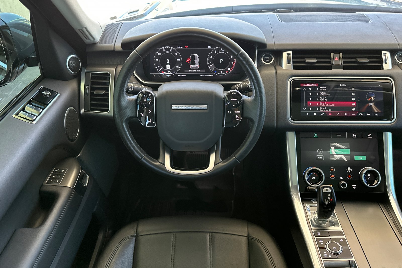 Used 2018  Land Rover SE image 17