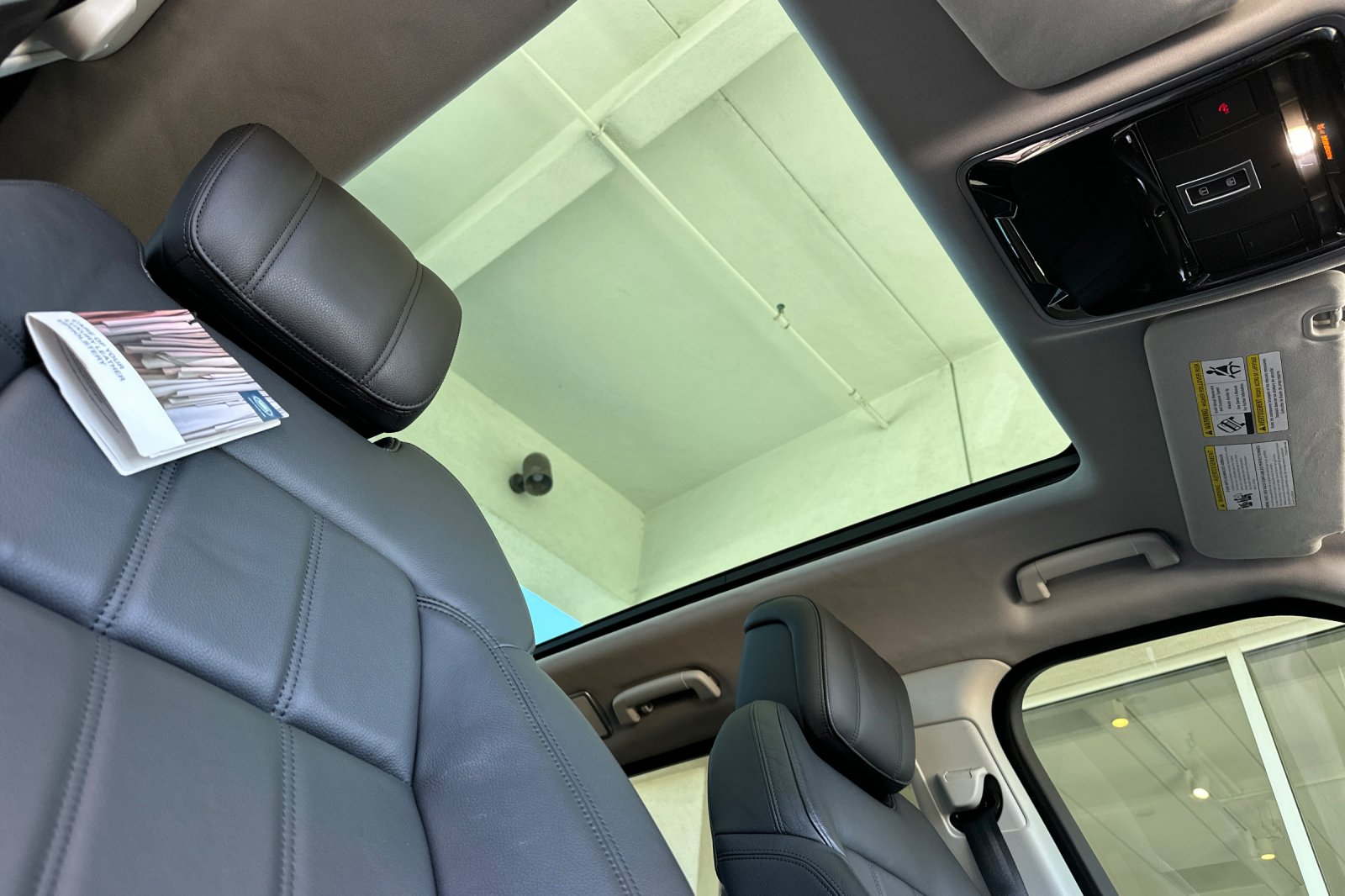 Used 2018  Land Rover SE image 20