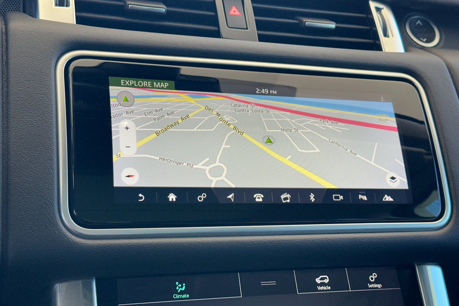Used 2018  Land Rover SE image 24