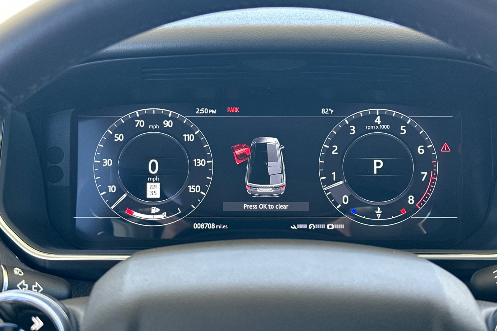 Used 2018  Land Rover SE image 32