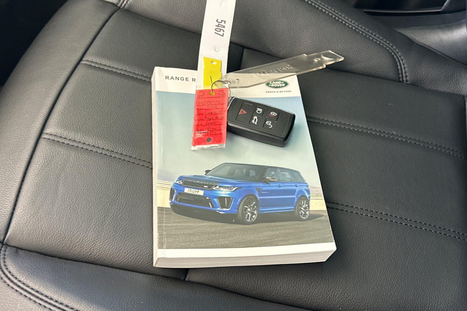 Used 2018  Land Rover SE image 10