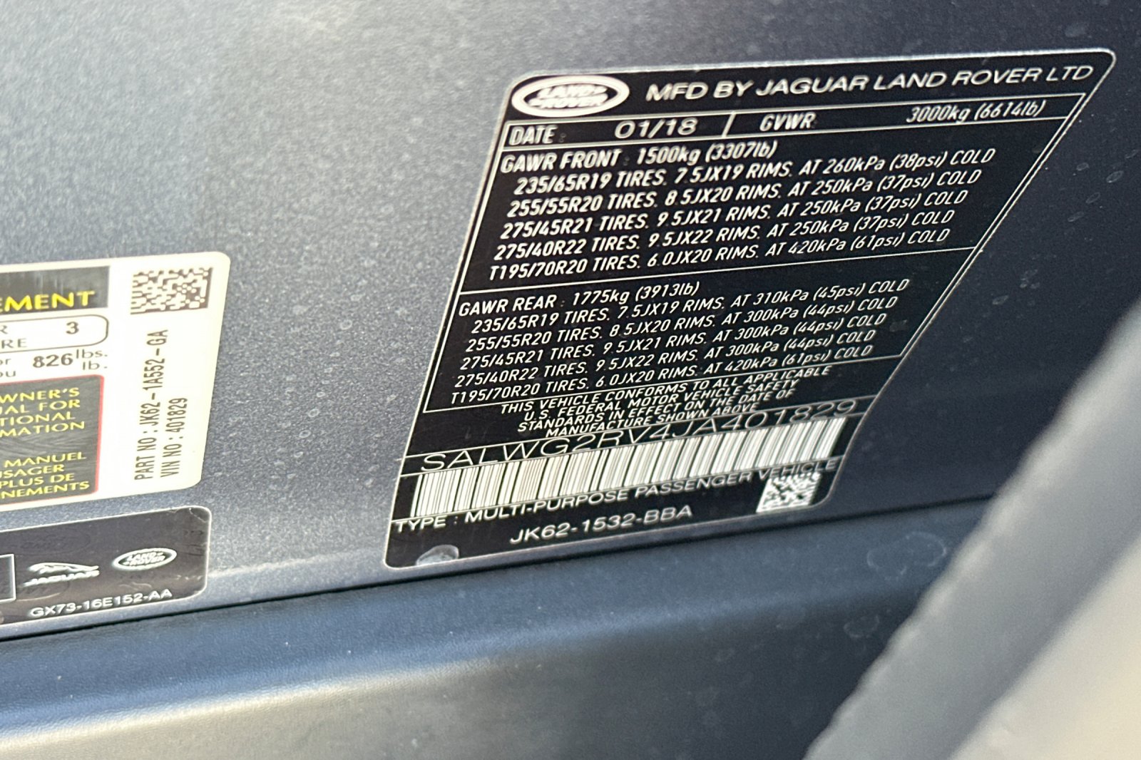 Used 2018  Land Rover SE image 38