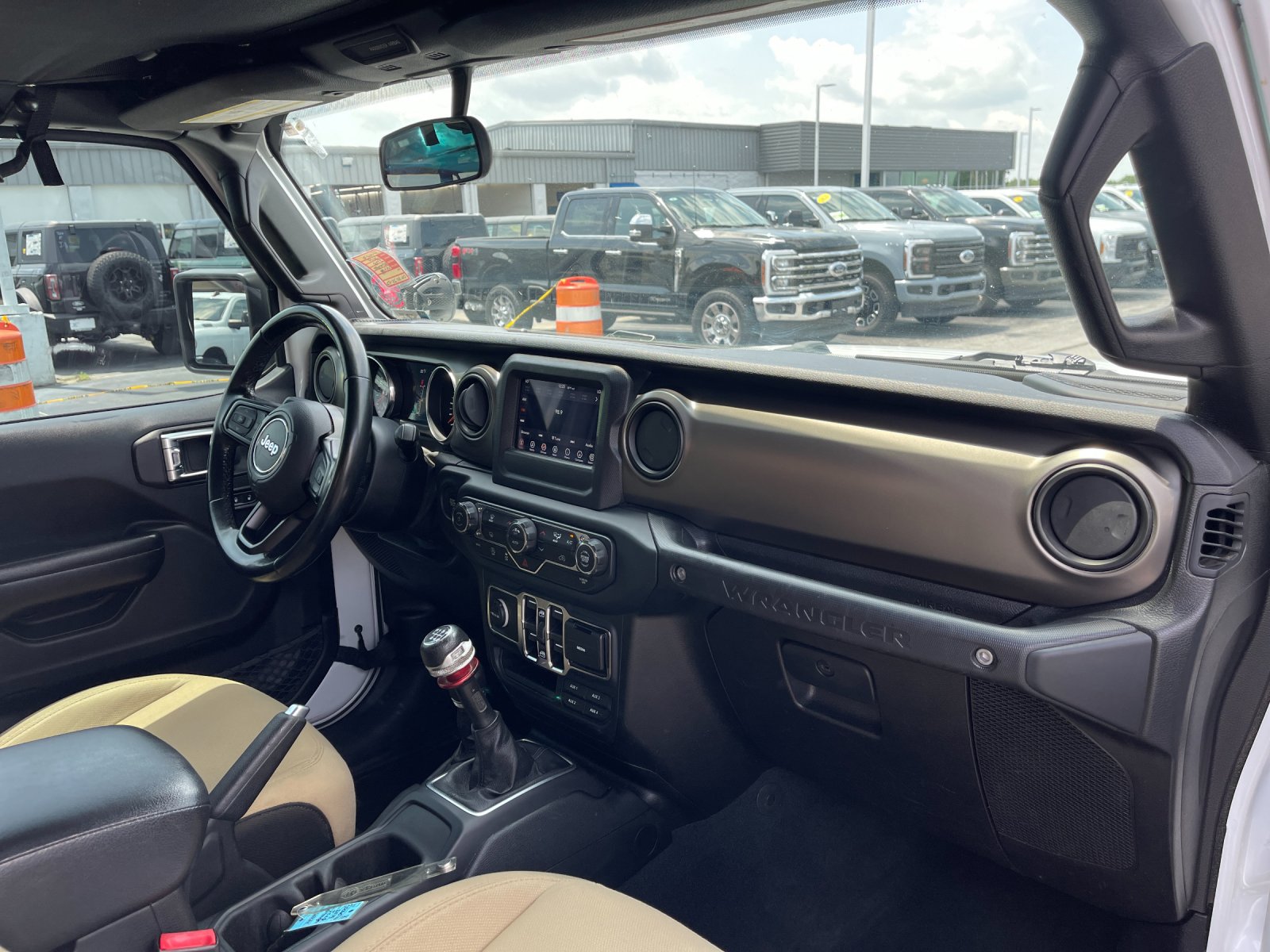 Used 2019 White Jeep Unlimited Sport S image 18