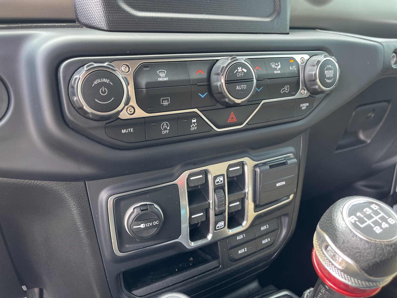 Used 2019 White Jeep Unlimited Sport S image 21