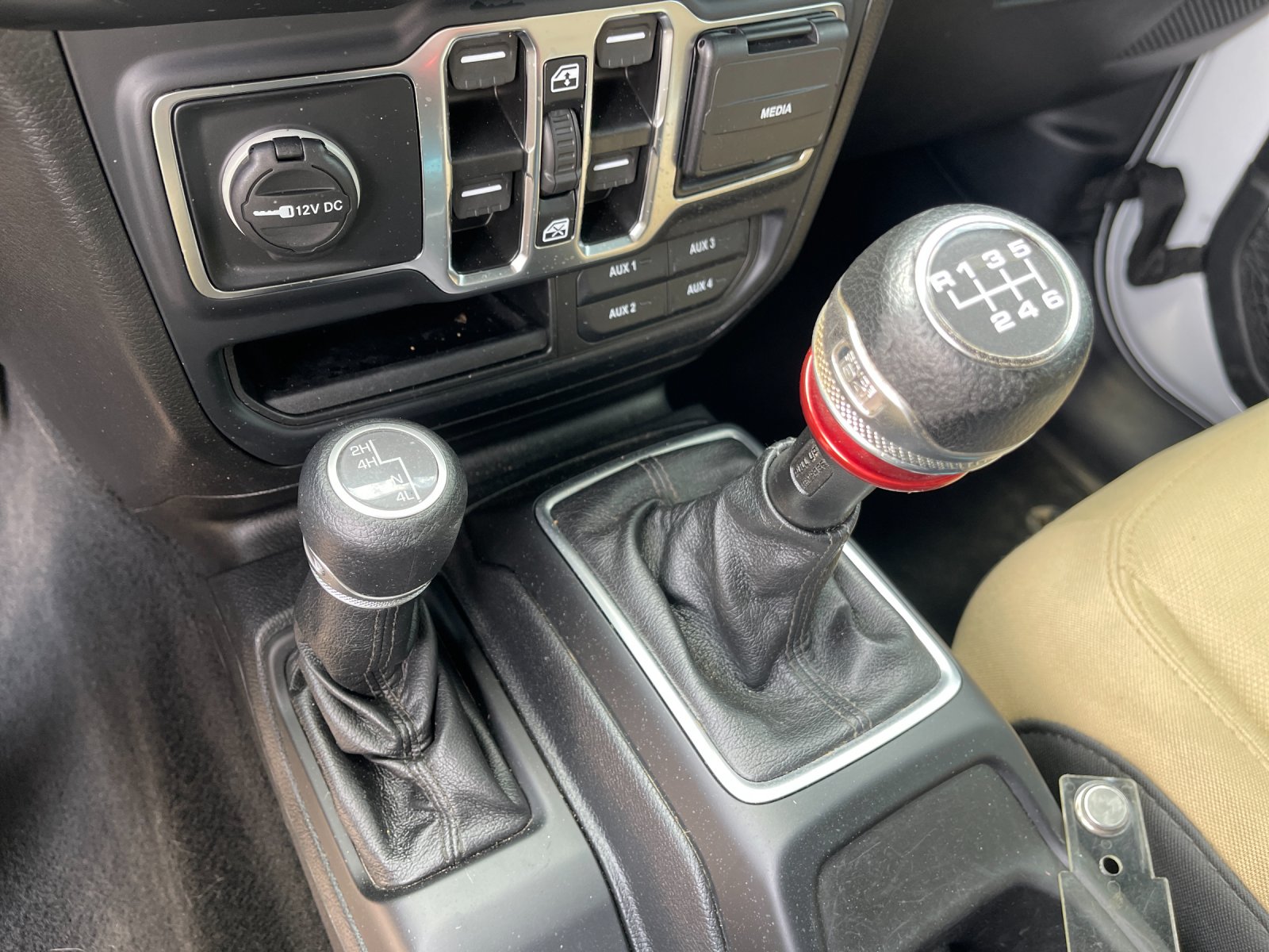 Used 2019 White Jeep Unlimited Sport S image 22