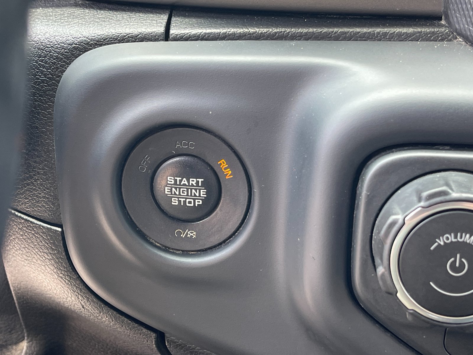 Used 2019 White Jeep Unlimited Sport S image 23