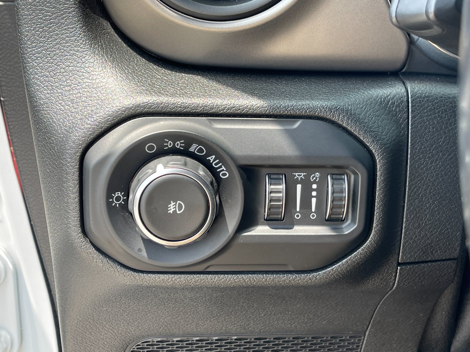 Used 2019 White Jeep Unlimited Sport S image 29