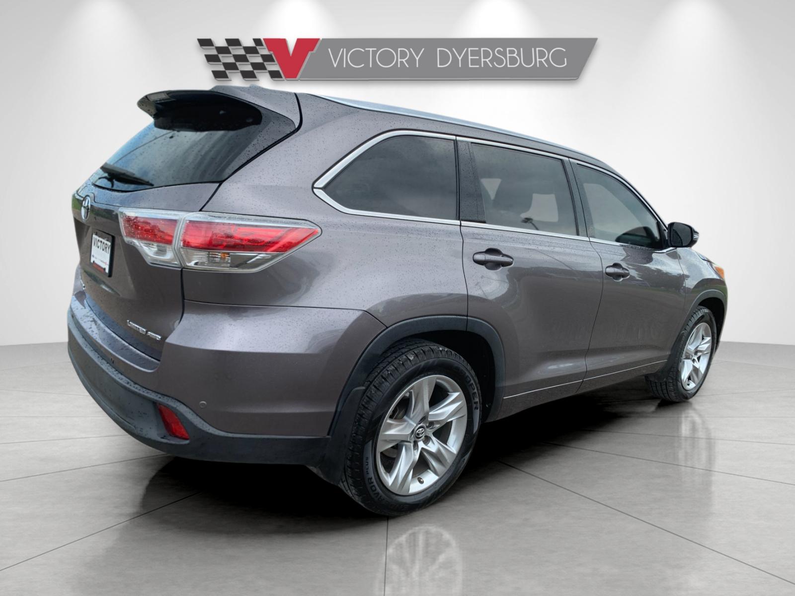 Used 2016 Gray Toyota Limited image 4