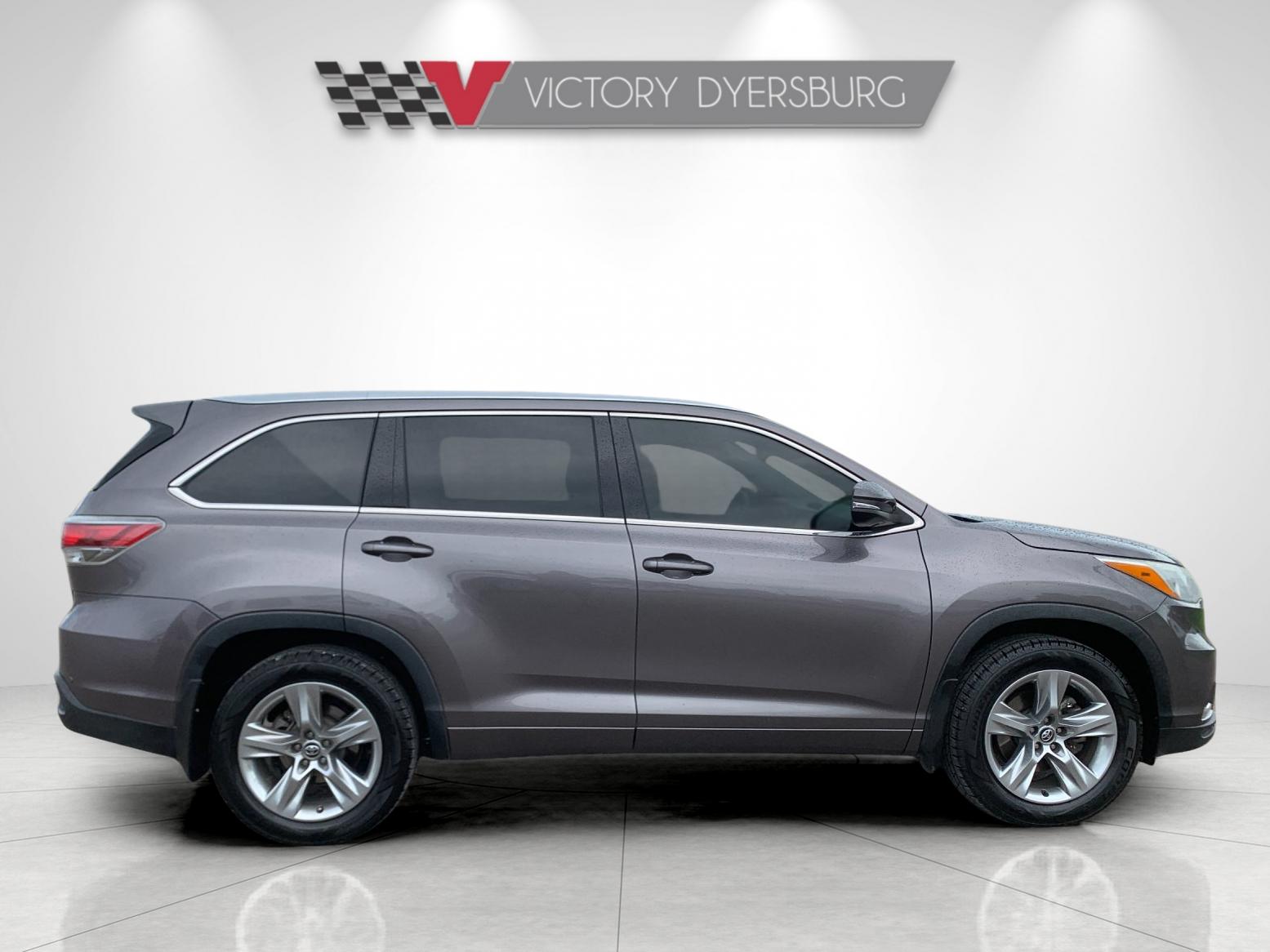 Used 2016 Gray Toyota Limited image 3