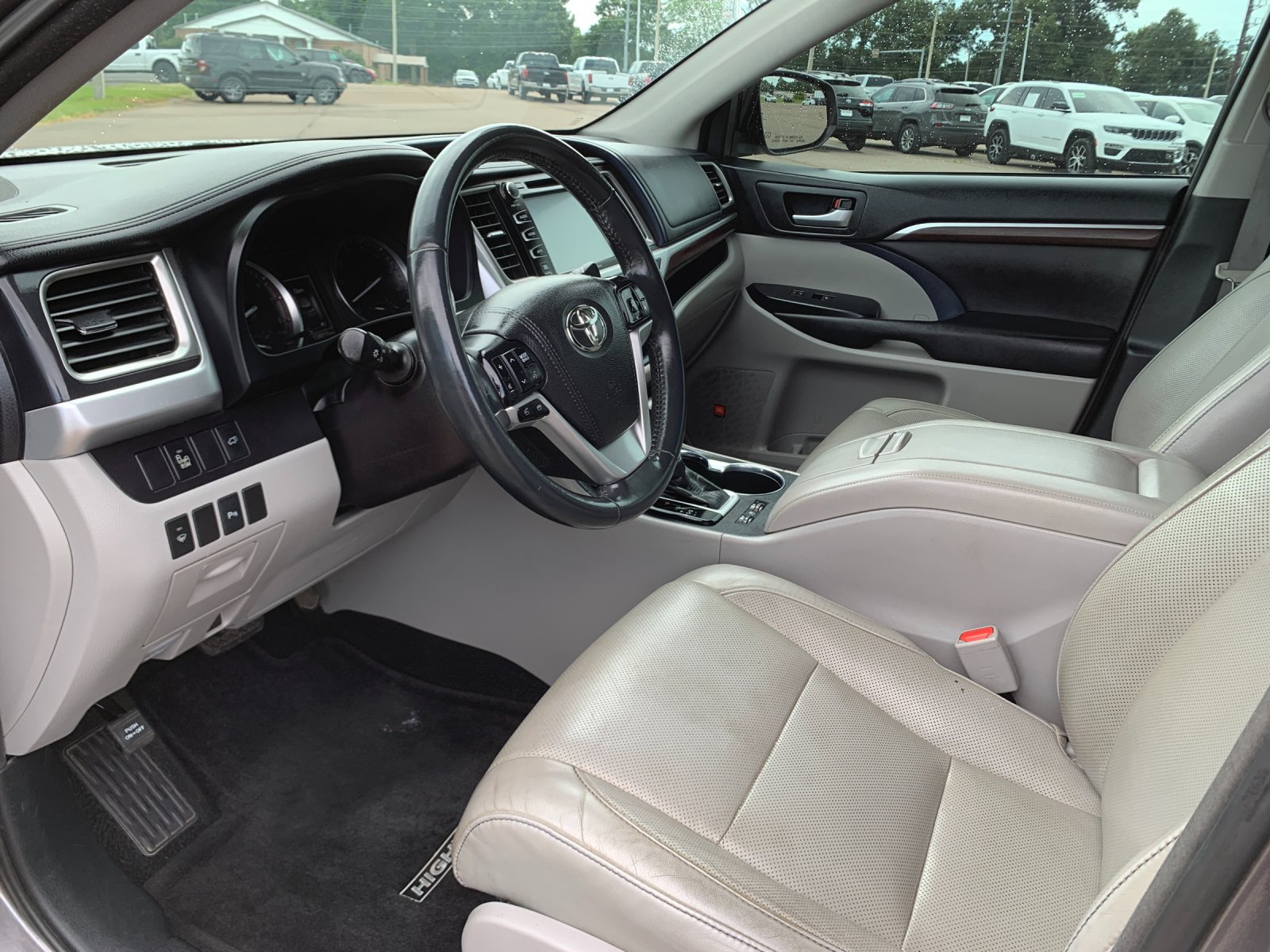 Used 2016 Gray Toyota Limited image 12