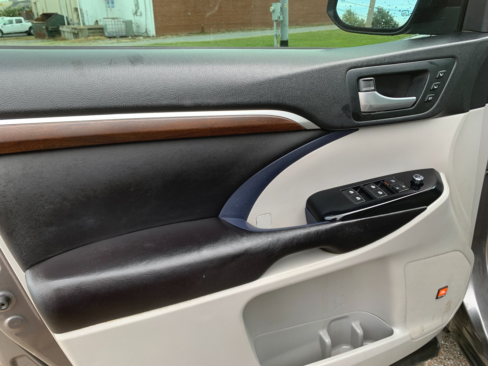 Used 2016 Gray Toyota Limited image 13