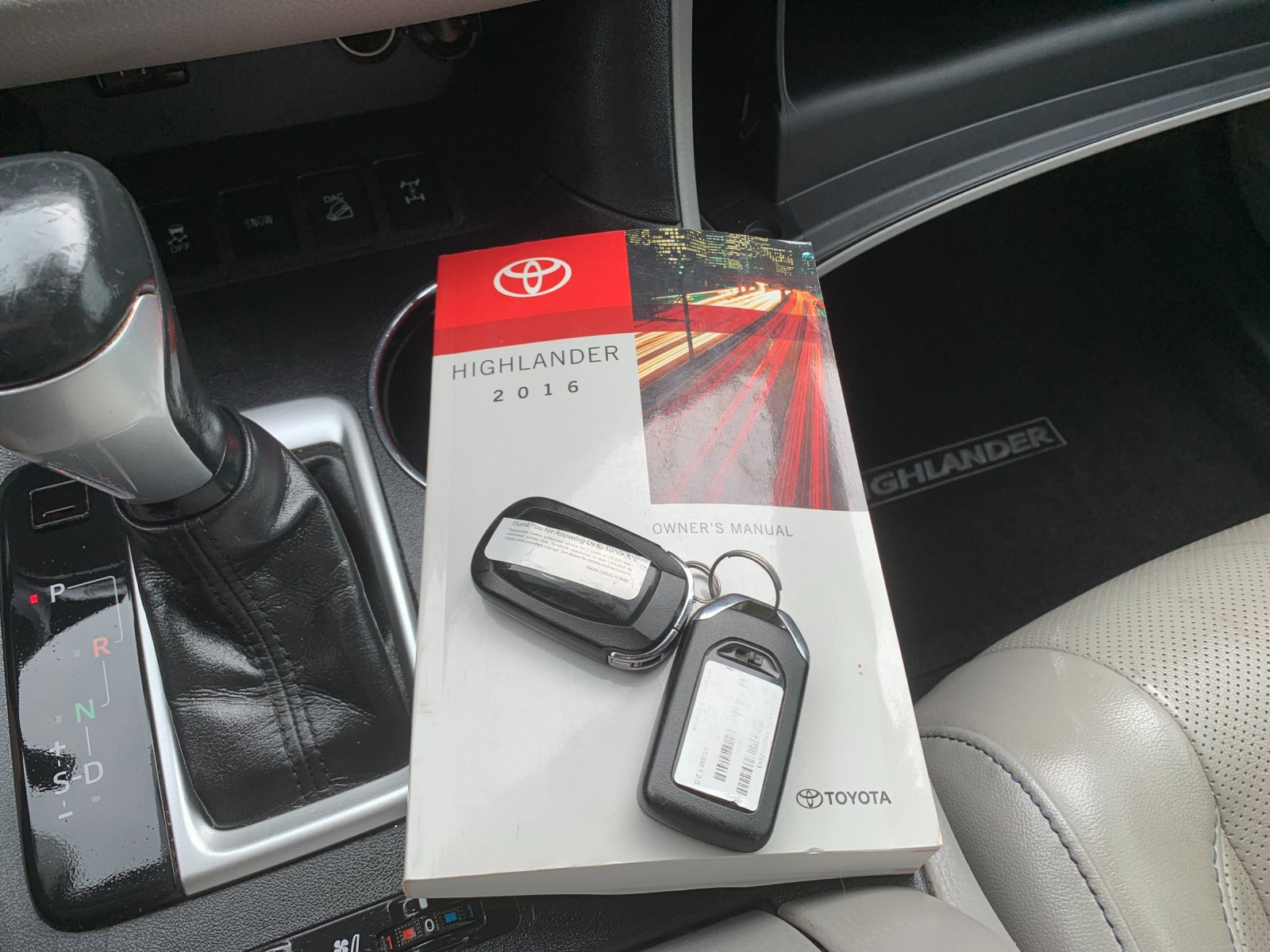 Used 2016 Gray Toyota Limited image 10