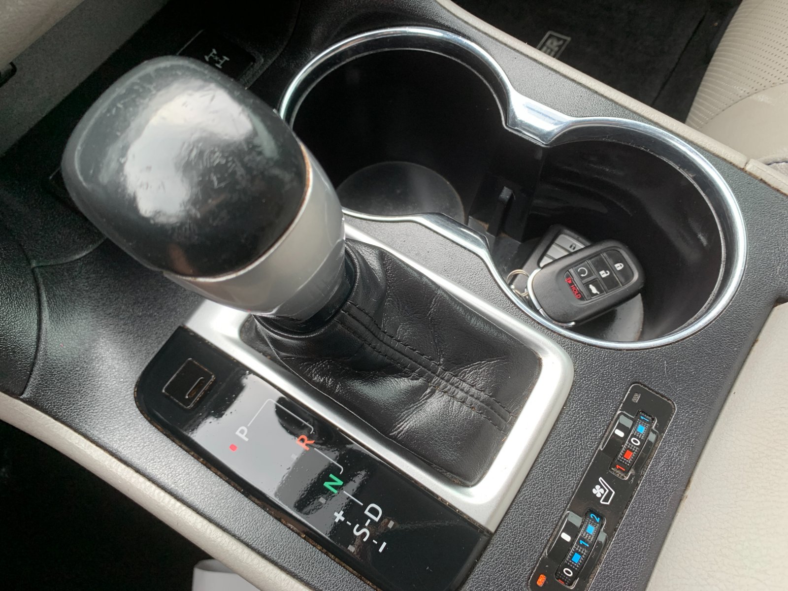 Used 2016 Gray Toyota Limited image 27