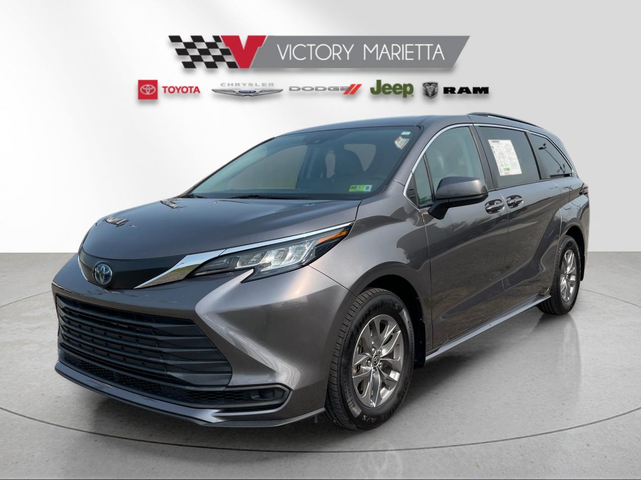 2023 Toyota Sienna LE