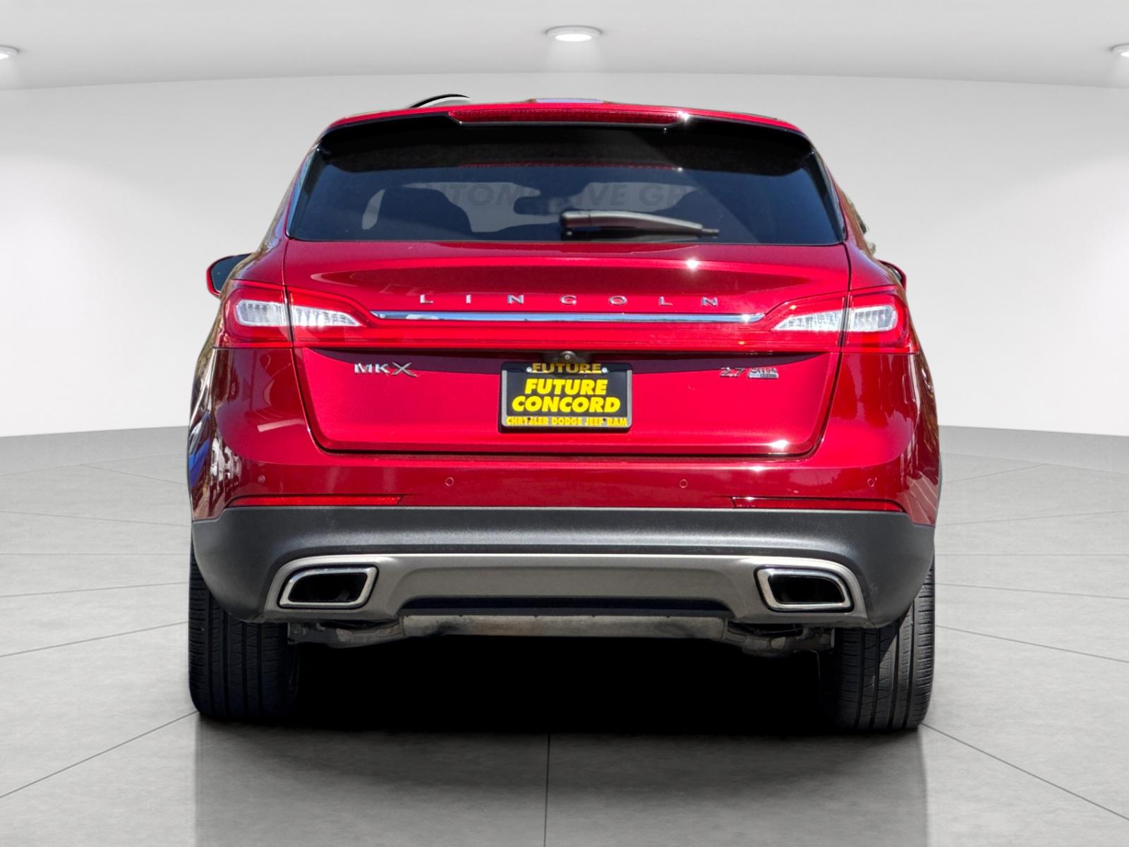 Used 2016 Red Lincoln Reserve image 5