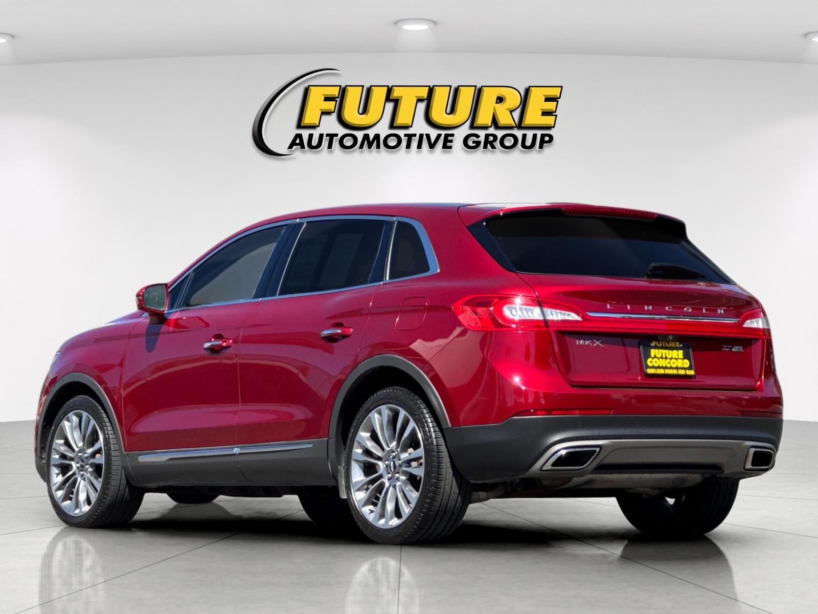 Used 2016 Red Lincoln Reserve image 6