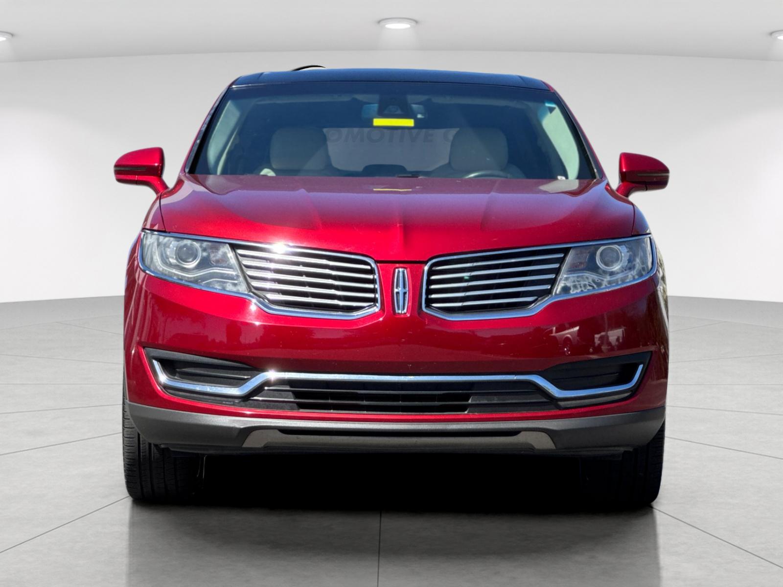 Used 2016 Red Lincoln Reserve image 9