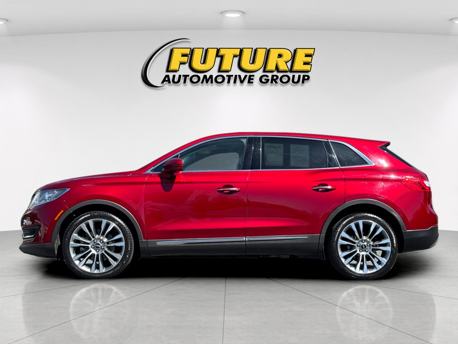 Used 2016 Red Lincoln Reserve image 7