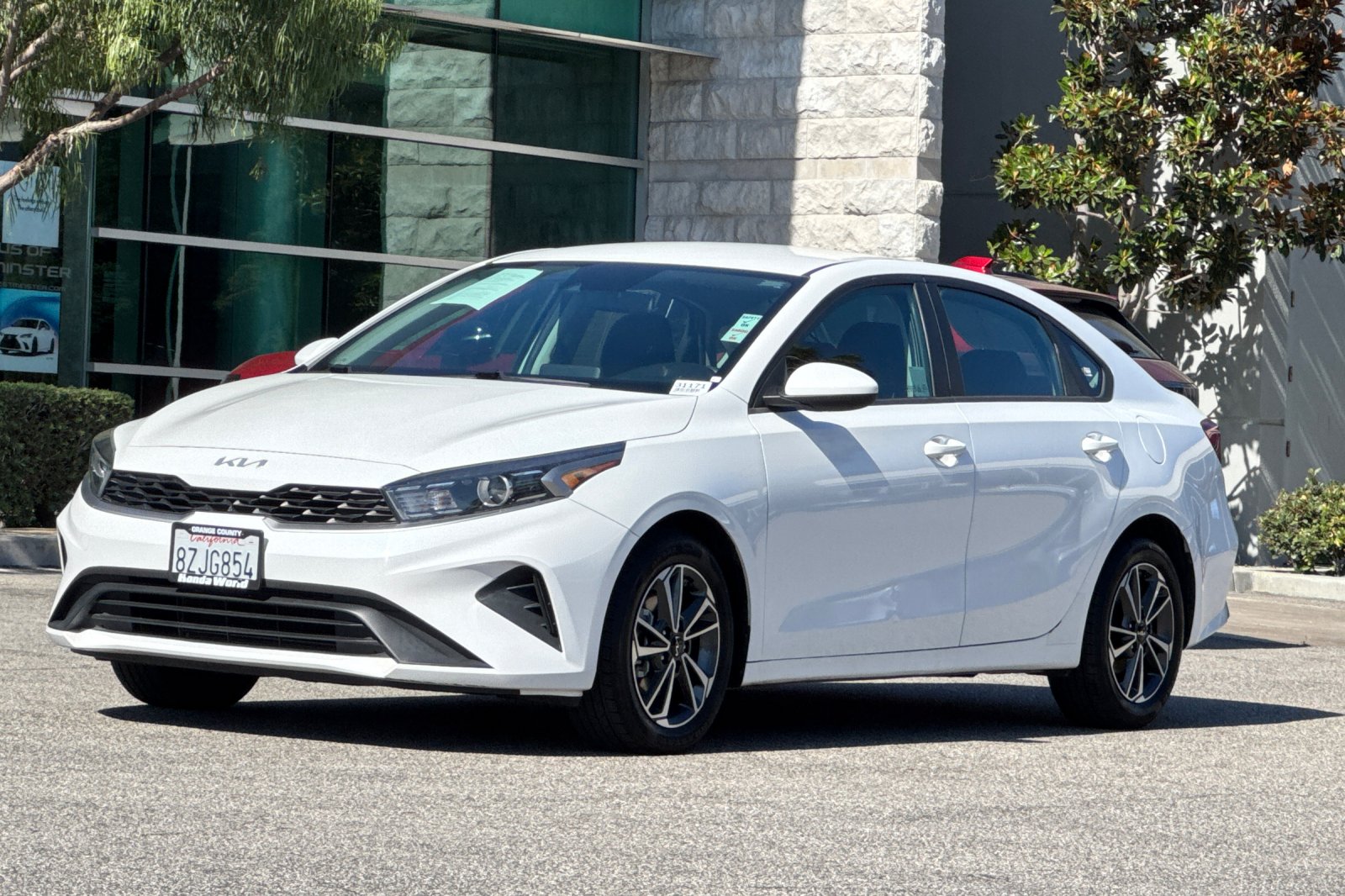 Used 2022 Snow White Pearl Kia LXS image 8