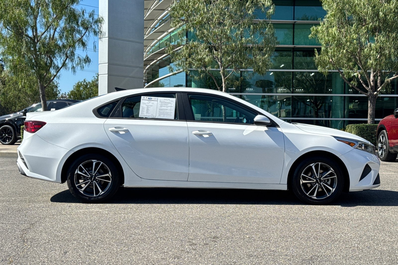 Used 2022 Snow White Pearl Kia LXS image 3