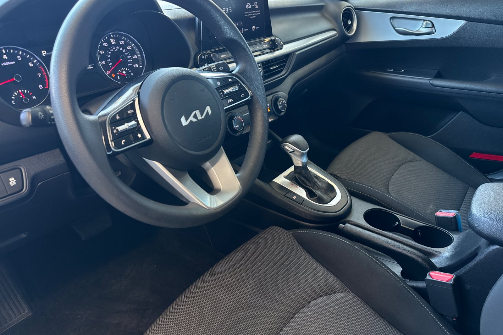 Used 2022 Snow White Pearl Kia LXS image 10