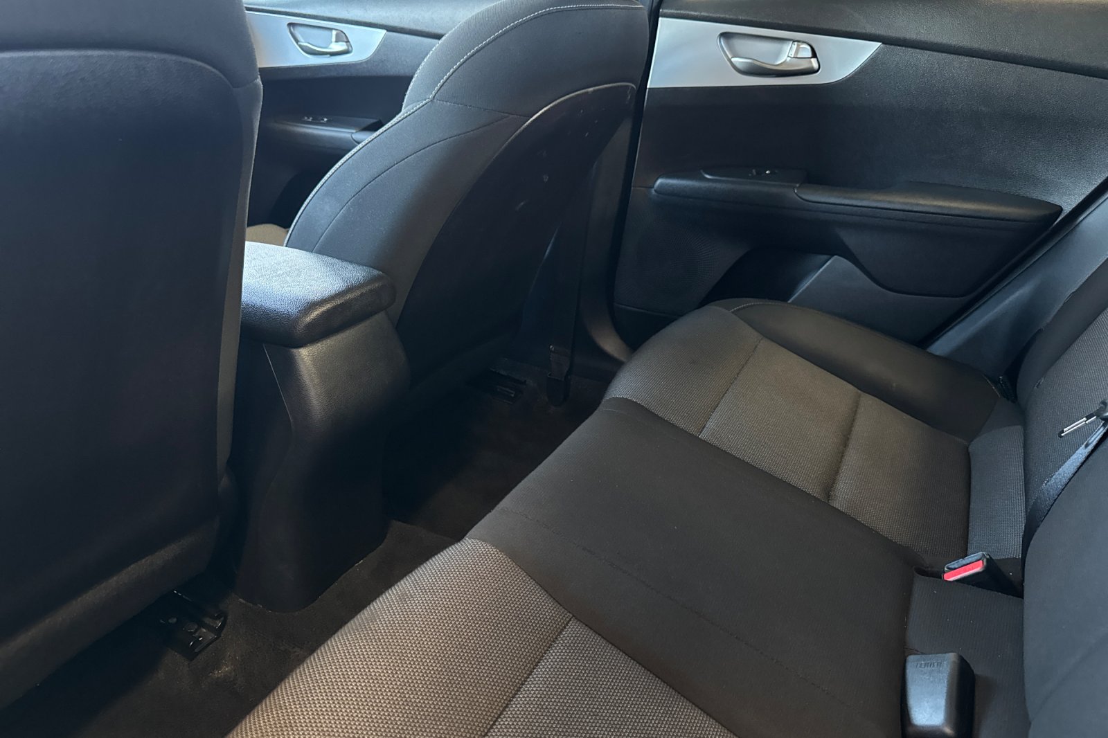Used 2022 Snow White Pearl Kia LXS image 12
