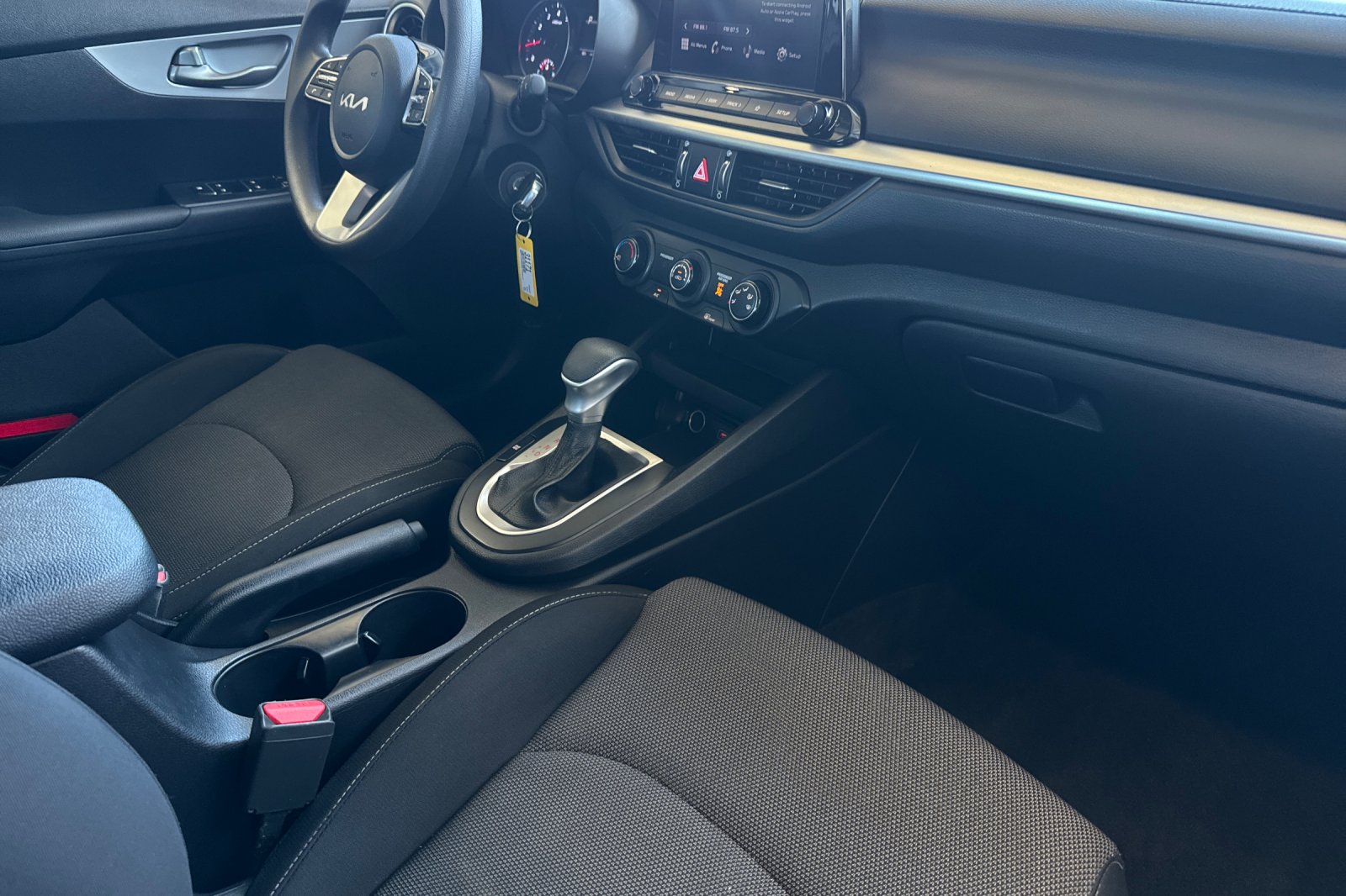 Used 2022 Snow White Pearl Kia LXS image 15