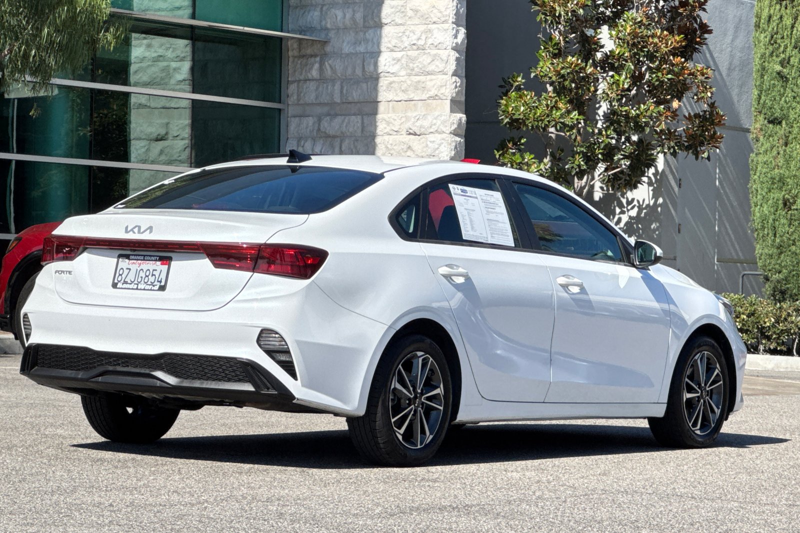 Used 2022 Snow White Pearl Kia LXS image 4