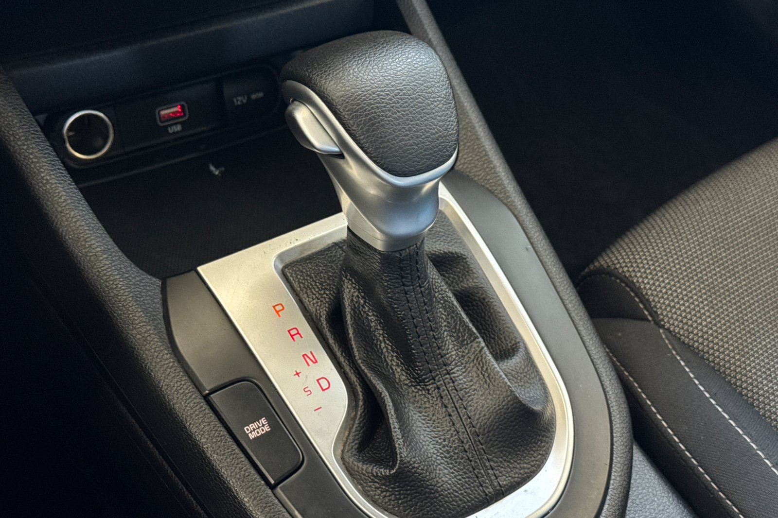 Used 2022 Snow White Pearl Kia LXS image 20