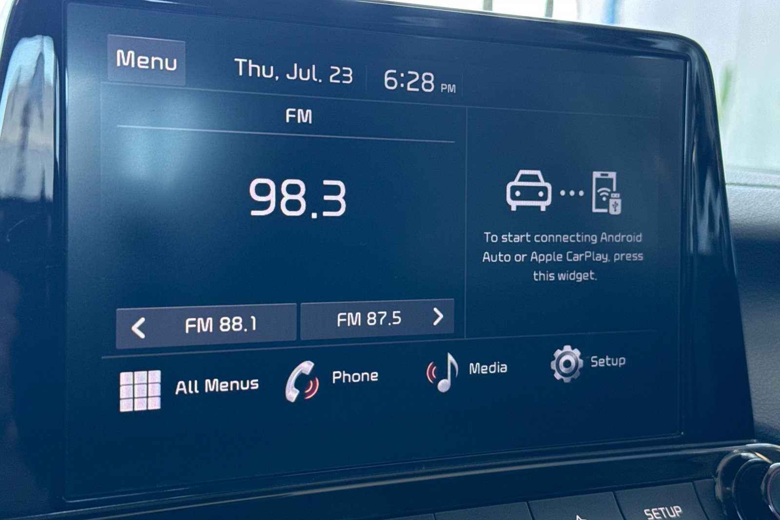 Used 2022 Snow White Pearl Kia LXS image 17