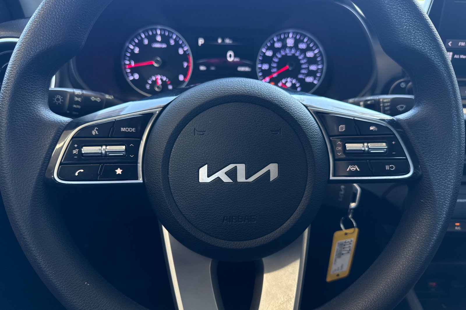 Used 2022 Snow White Pearl Kia LXS image 21