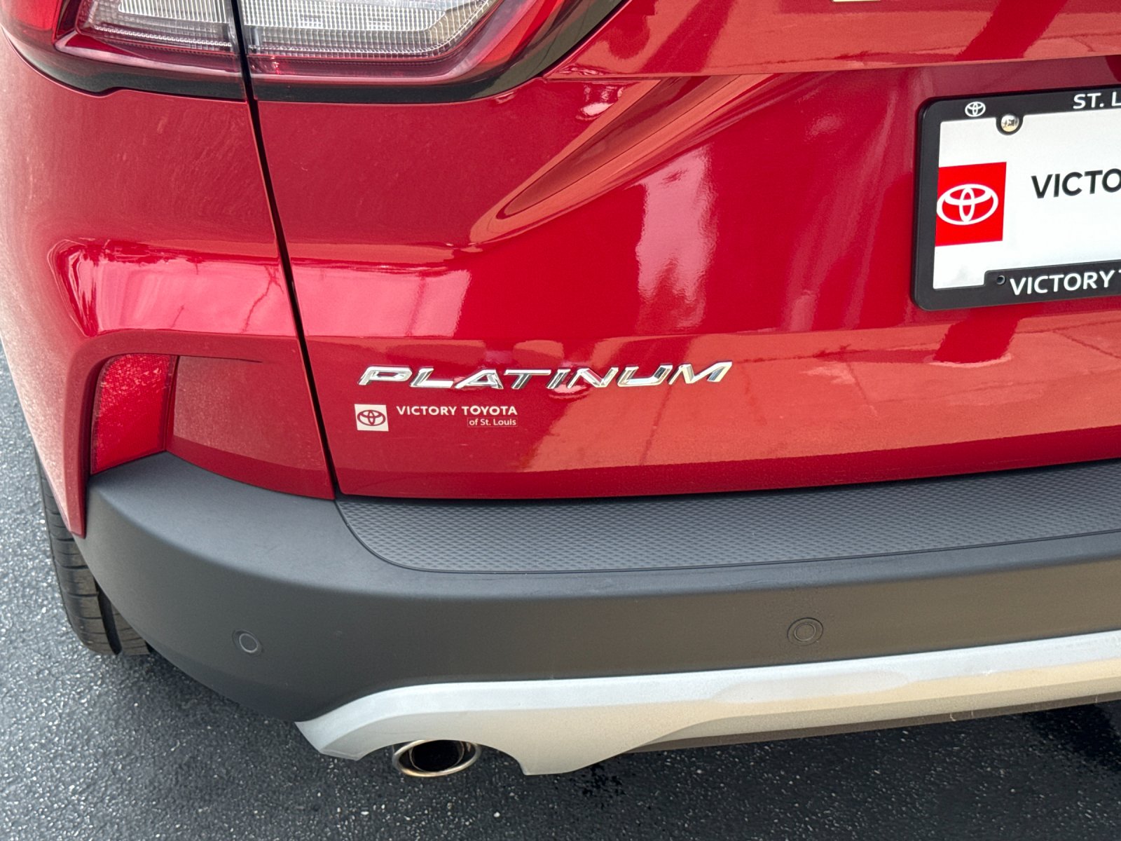 Used 2024  Ford Platinum image 25